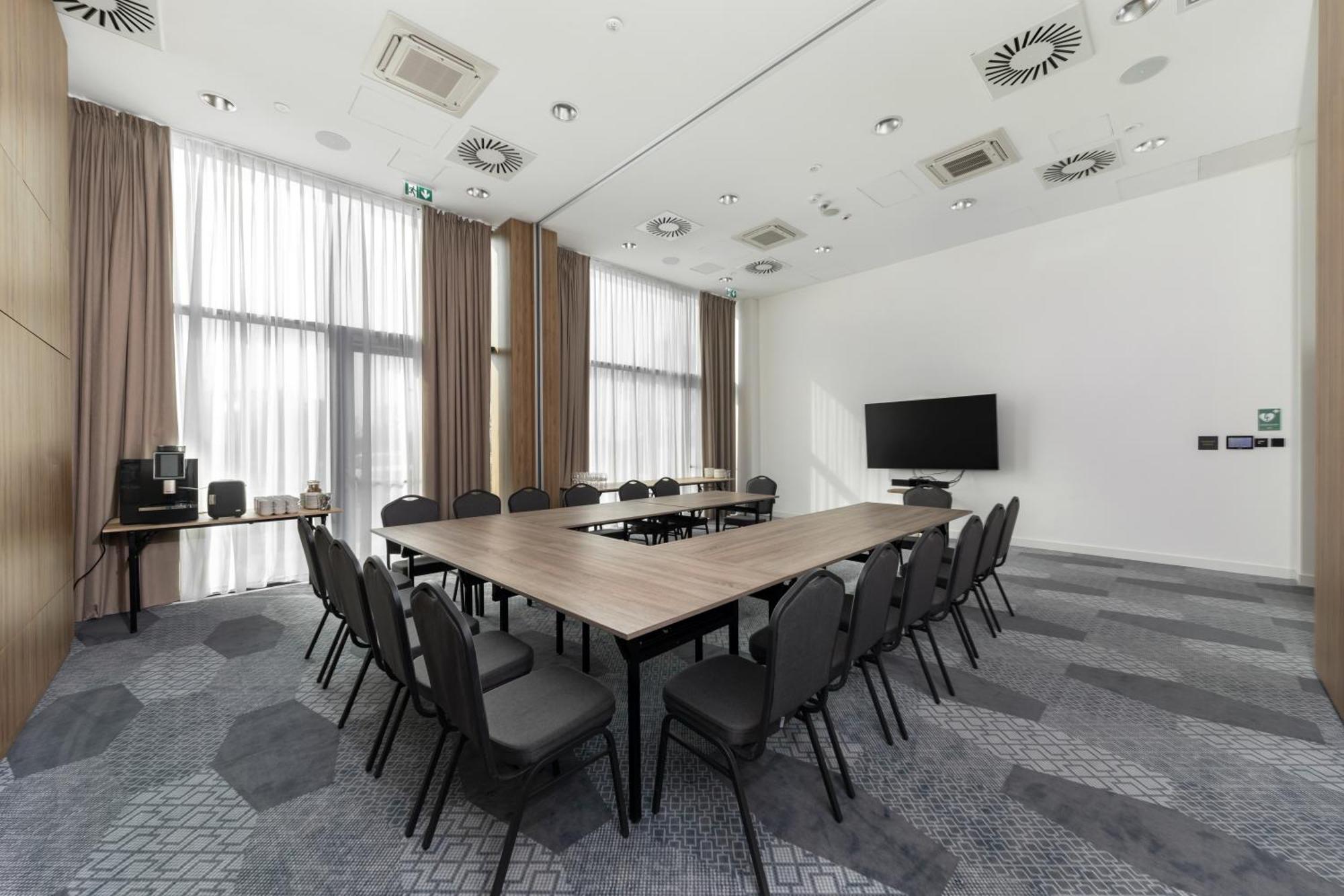 Hampton By Hilton Poznan 3* Swarzędz